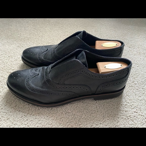 Doucal\'s Black Textured Leather Wingtip Slip-Ons